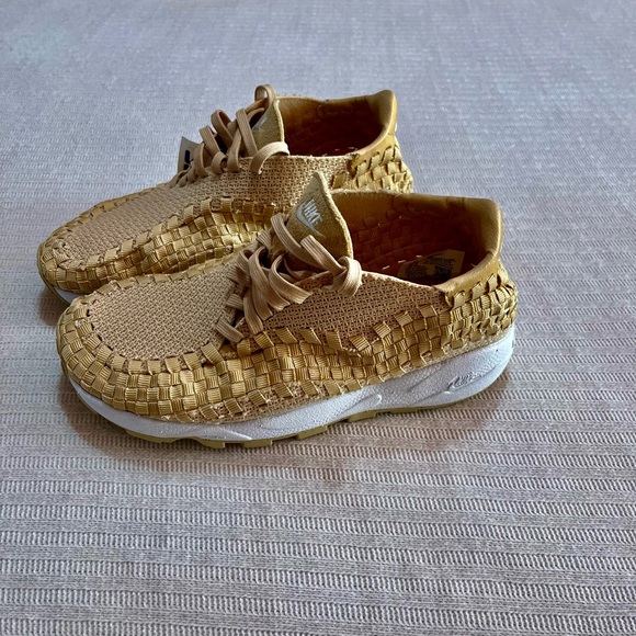 🚨Nike Air Footscape woven 2019
Women Size 7 - Picture 2 of 7